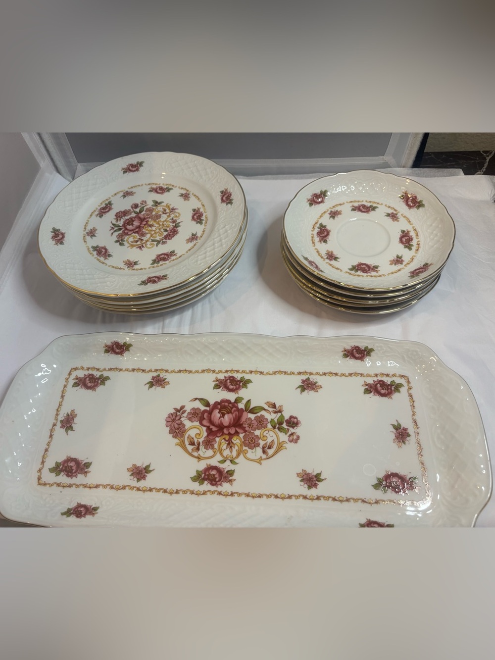 Royal Copenhagen Porcelain Dinnerware Set in White, Pink and Gold Germany